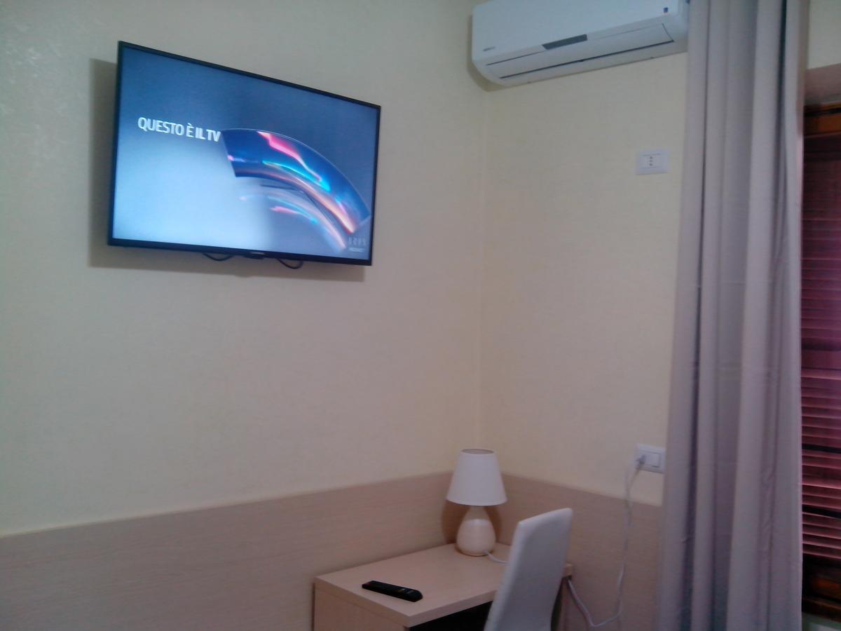 Guest House Hola Roma Екстер'єр фото